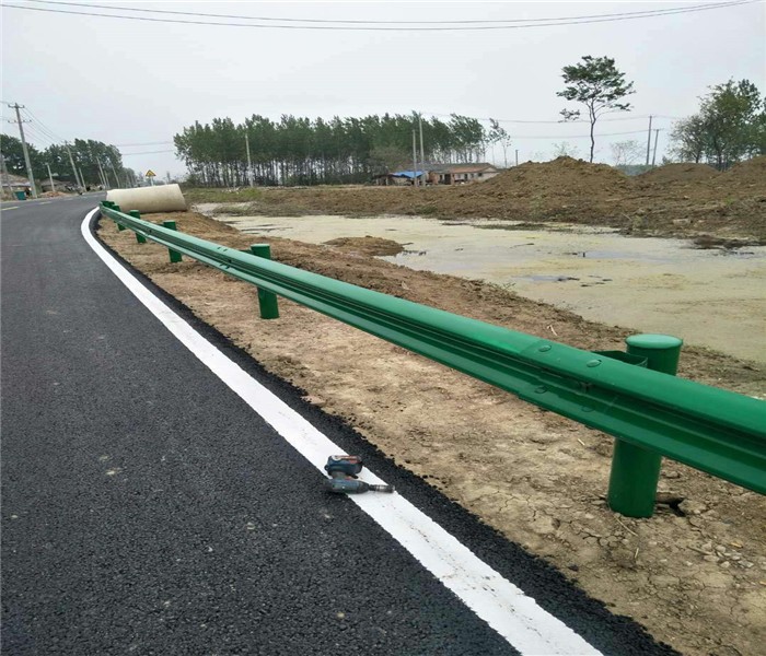 公路护栏的尺度有哪些？？？