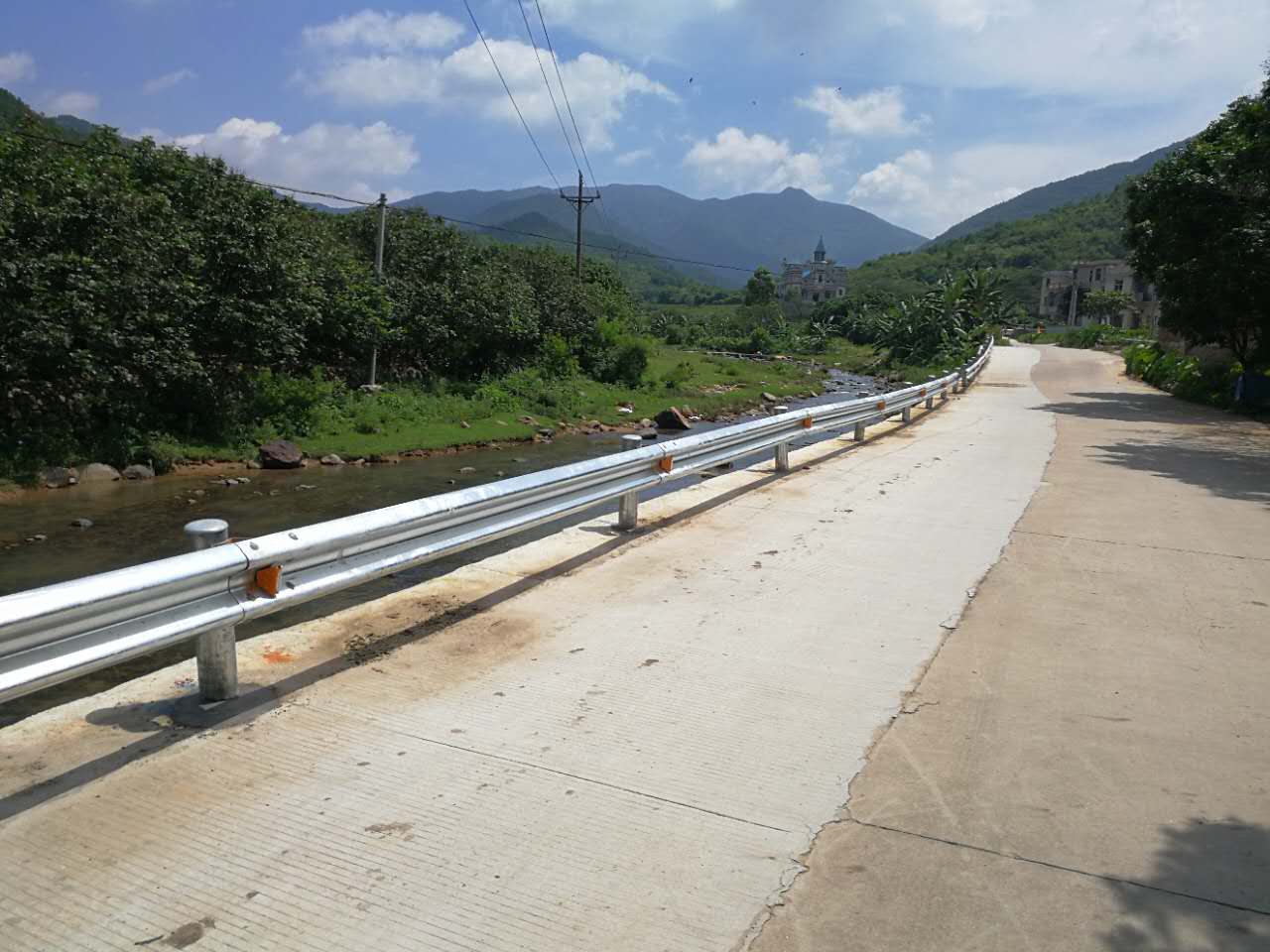 锌钢景观护栏和路线护栏的区别